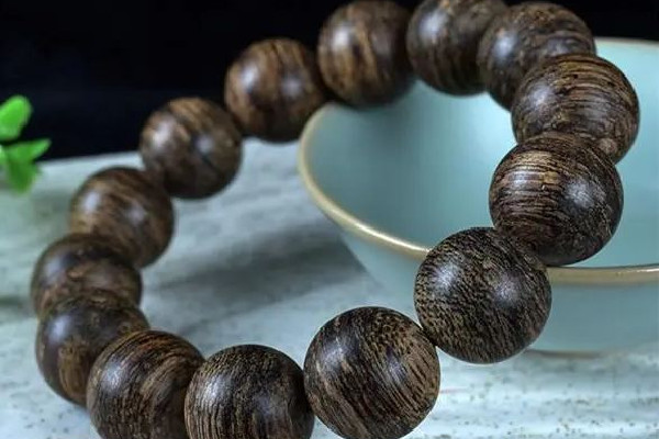 沉香手串的香味是什么樣的 沉香手串的香味會(huì)消失嗎