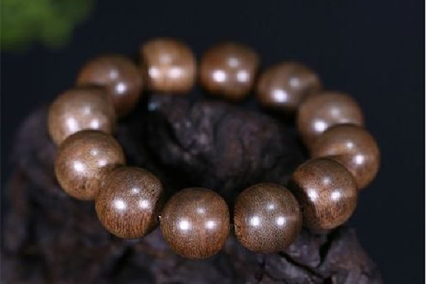 沉香手串和檀香手串哪個好 沉香手串和檀香手串的區(qū)別 沉香手串和檀香手串哪個好 沉香手串和檀香手串的區(qū)別