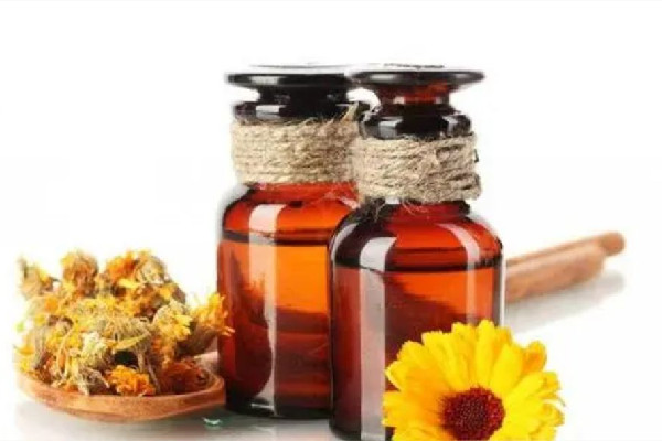 護(hù)膚精油可以抹頭發(fā)嗎 護(hù)膚精油對(duì)頭發(fā)有什么作用 護(hù)膚精油可以抹頭發(fā)嗎 護(hù)膚精油對(duì)頭發(fā)有什么作用