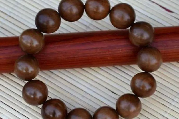 檀香手串如何鑒別 檀香手串有香味嗎 檀香手串如何鑒別 檀香手串有香味嗎