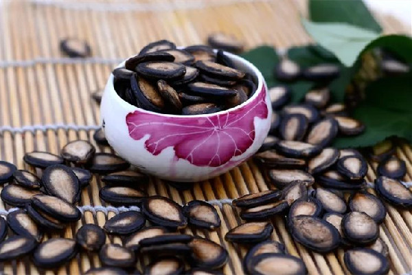 西瓜子吃多少合適 西瓜子有毒素嗎 西瓜子吃多少合適 西瓜子有毒素嗎