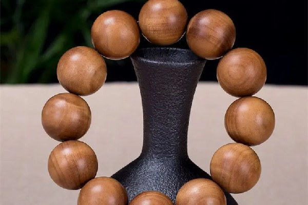 檀香手串不沉水是品質(zhì)差嗎 檀香手串怎么看品質(zhì) 檀香手串不沉水是品質(zhì)差嗎 檀香手串怎么看品質(zhì)