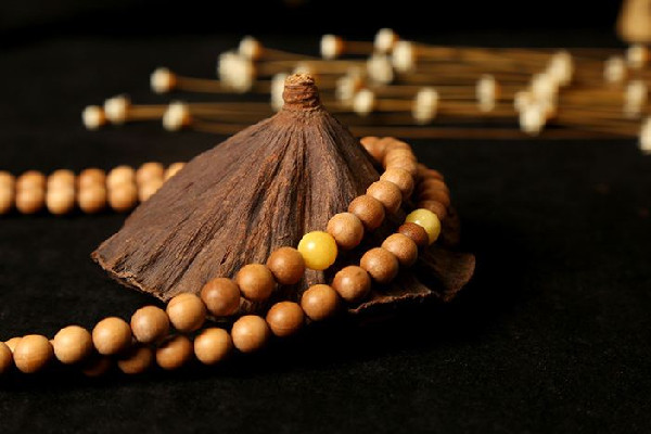 檀香手串會一直香嗎 檀香手串香味很濃正常嗎 檀香手串會一直香嗎 檀香手串香味很濃正常嗎