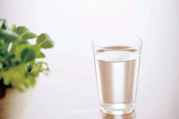 淡鹽水是電解質(zhì)水嗎 淡鹽水可以補(bǔ)充電解質(zhì)嗎 淡鹽水是電解質(zhì)水嗎 淡鹽水可以補(bǔ)充電解質(zhì)嗎