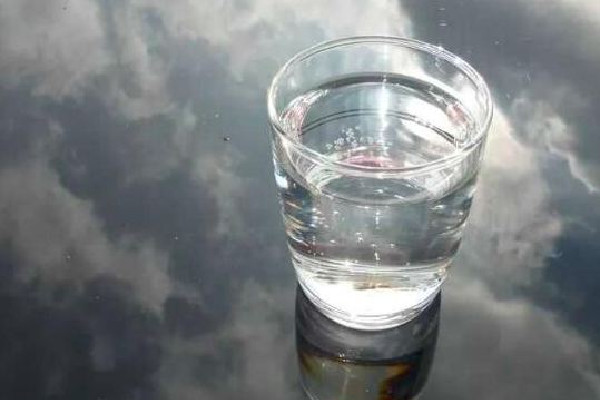 淡鹽水要什么時候喝比較好 淡鹽水可以空腹喝嗎 淡鹽水要什么時候喝比較好 淡鹽水可以空腹喝嗎