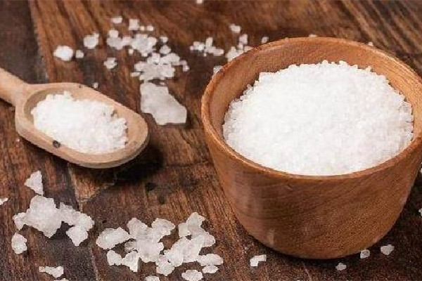 淡鹽水有什么功效和作用 淡鹽水可以喝嗎 淡鹽水有什么功效和作用 淡鹽水可以喝嗎