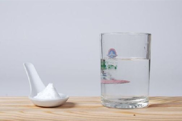 淡鹽水有什么功效和作用 淡鹽水可以喝嗎 淡鹽水有什么功效和作用 淡鹽水可以喝嗎