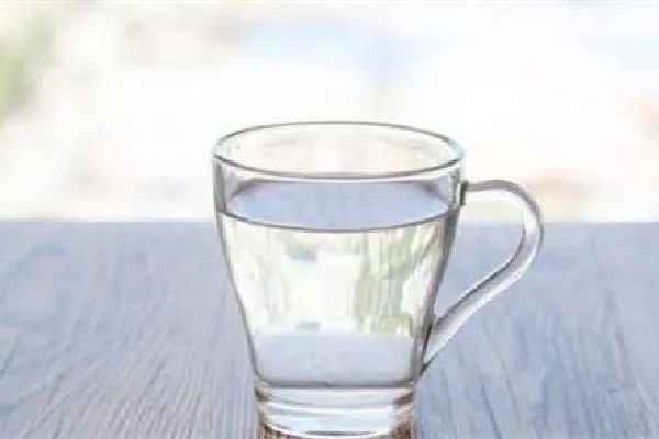 淡鹽水要什么時候喝比較好 淡鹽水可以空腹喝嗎 淡鹽水要什么時候喝比較好 淡鹽水可以空腹喝嗎