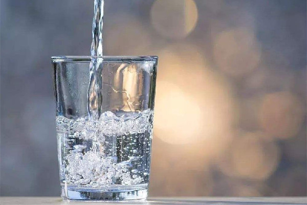 淡鹽水是電解質(zhì)水嗎 淡鹽水可以補(bǔ)充電解質(zhì)嗎 淡鹽水是電解質(zhì)水嗎 淡鹽水可以補(bǔ)充電解質(zhì)嗎