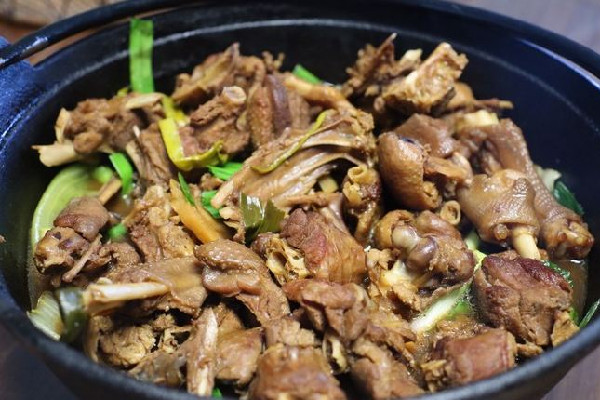 公司發(fā)大鵝當(dāng)年貨員工:放公司很吵 大鵝怎么燉才好吃 公司發(fā)大鵝當(dāng)年貨員工:放公司很吵 大鵝怎么燉才好吃