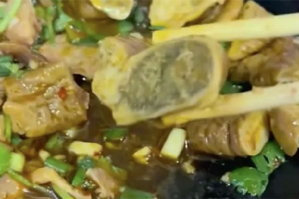 女子就餐點肥腸吃出豬糞便 肥腸怎么洗不臭又干凈 女子就餐點肥腸吃出豬糞便 肥腸怎么洗不臭又干凈