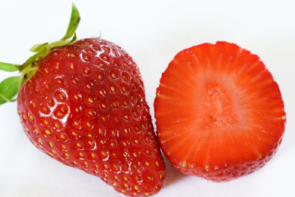 草莓吃多了有什么危害 草莓對(duì)胃有刺激嗎 草莓吃多了有什么危害 草莓對(duì)胃有刺激嗎