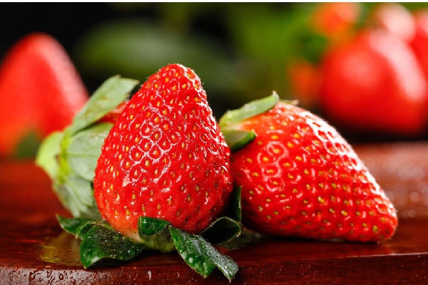 草莓有酒味是什么原因 草莓有酒味還能吃嗎 草莓有酒味是什么原因 草莓有酒味還能吃嗎