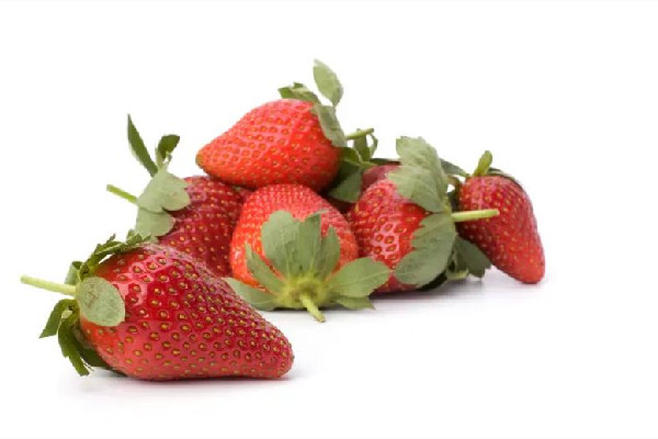 草莓用鹽水洗好嗎 草莓可以用淀粉洗嗎 草莓用鹽水洗好嗎 草莓可以用淀粉洗嗎