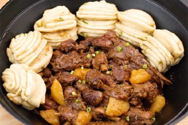 公司發(fā)大鵝當年貨員工:放公司很吵 大鵝怎么燉才好吃