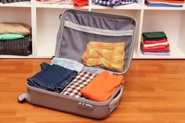 農(nóng)民工1人占6個(gè)行李架位被懟 火車行李有限制嗎