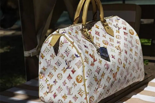 萬元LV誤標1599元被秒拍得物回應(yīng) LV是幾線奢侈品牌 萬元LV誤標1599元被秒拍得物回應(yīng) LV是幾線奢侈品牌