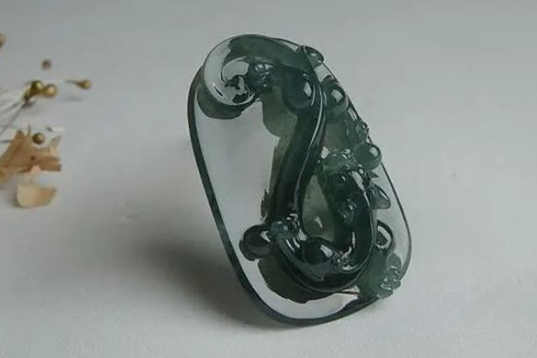 藍水翡翠有點雪花棉好不好 藍水翡翠會越戴越透嗎