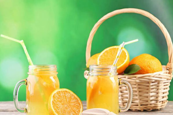 鮮榨橙汁怎么保存時(shí)間久一點(diǎn) 鮮榨橙汁可以放多久 鮮榨橙汁怎么保存時(shí)間久一點(diǎn) 鮮榨橙汁可以放多久