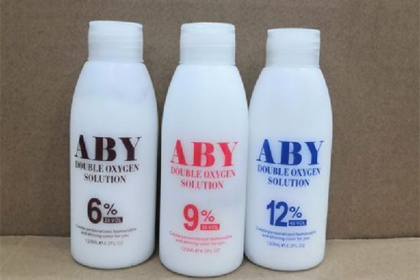 雙氧奶要停留多久 雙氧奶停留時(shí)間長了傷頭發(fā)嗎 雙氧奶要停留多久 雙氧奶停留時(shí)間長了傷頭發(fā)嗎