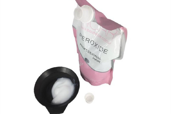 雙氧奶不小心涂在了皮膚上怎么辦 雙氧奶會(huì)腐蝕皮膚嗎 雙氧奶不小心涂在了皮膚上怎么辦 雙氧奶會(huì)腐蝕皮膚嗎