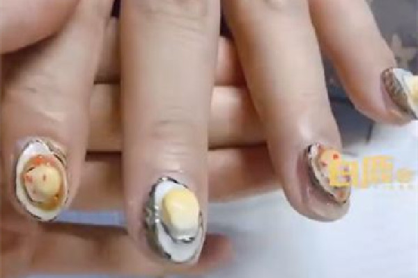 老板花160分鐘做生蠔美甲圓顧客夢(mèng) 美甲做一次多長(zhǎng)時(shí)間 老板花160分鐘做生蠔美甲圓顧客夢(mèng) 美甲做一次多長(zhǎng)時(shí)間