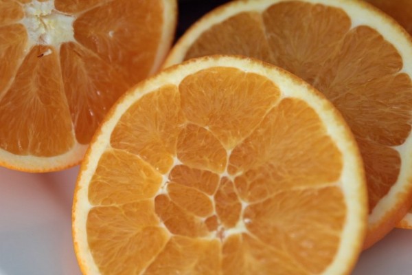 橙子吃多了皮膚變黃是真的嗎 橙子對(duì)皮膚的作用 橙子吃多了皮膚變黃是真的嗎 橙子對(duì)皮膚的作用