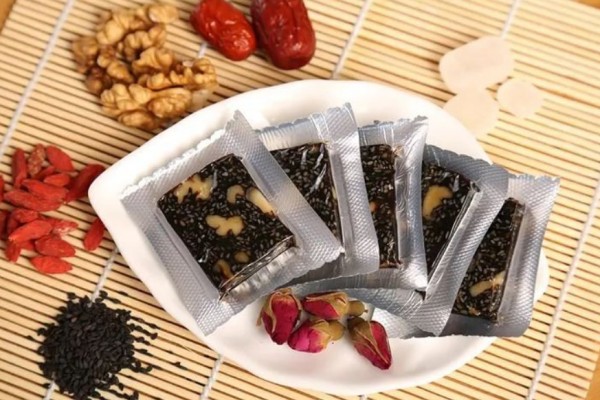 阿膠糕是什么材料制作出來(lái)的 阿膠糕好吃嗎 阿膠糕是什么材料制作出來(lái)的 阿膠糕好吃嗎