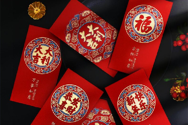 女子帶貓回家過年貓收到千元紅包 過年紅包都是什么時(shí)候給 女子帶貓回家過年貓收到千元紅包 過年紅包都是什么時(shí)候給