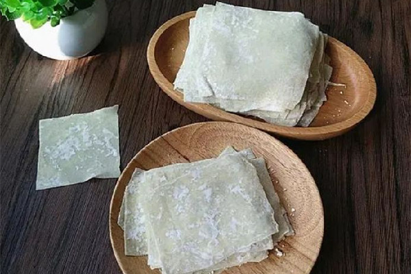 餛飩皮有堿和無堿的區(qū)別 餛飩皮加堿有什么用 餛飩皮有堿和無堿的區(qū)別 餛飩皮加堿有什么用