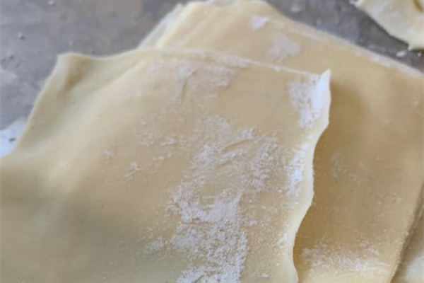 餛飩皮是死面還是發(fā)面 餛飩皮用高筋面粉還是低筋面粉 餛飩皮是死面還是發(fā)面 餛飩皮用高筋面粉還是低筋面粉