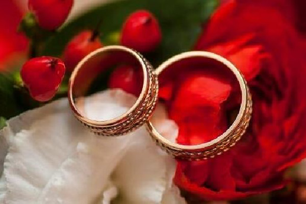 民政局開(kāi)工男子拍到僅兩對(duì)新人結(jié)婚 為什么結(jié)婚的人越來(lái)越少