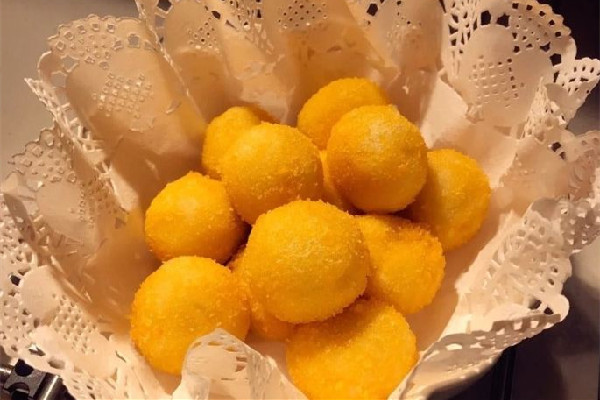 炸湯圓怎么做不會炸裂 炸湯圓要扎孔嗎 炸湯圓怎么做不會炸裂 炸湯圓要扎孔嗎