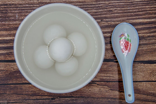湯圓用什么粉做的 湯圓皮的做法和配方 湯圓用什么粉做的 湯圓皮的做法和配方
