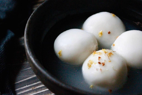 湯圓用什么粉做的 湯圓皮的做法和配方 湯圓用什么粉做的 湯圓皮的做法和配方