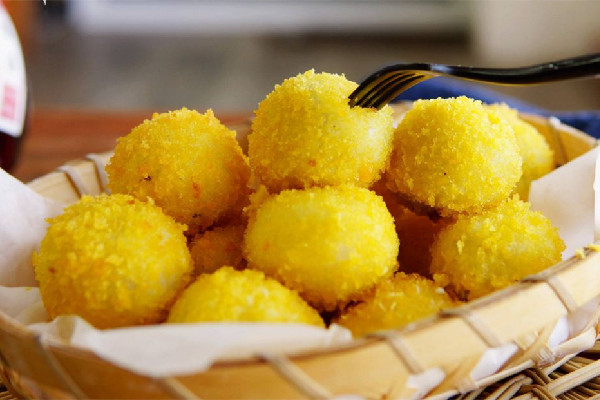 炸湯圓是煮熟了還是直接炸 炸湯圓的正確做法 炸湯圓是煮熟了還是直接炸 炸湯圓的正確做法