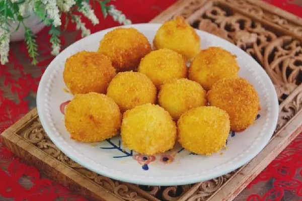 炸湯圓怎么做不會炸裂 炸湯圓要扎孔嗎 炸湯圓怎么做不會炸裂 炸湯圓要扎孔嗎