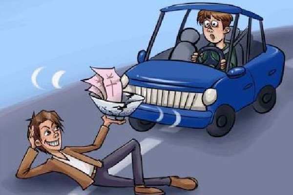 大爺撞上奧迪老伴下車后秒暈倒 開車遇到碰瓷怎么辦 大爺撞上奧迪老伴下車后秒暈倒 開車遇到碰瓷怎么辦