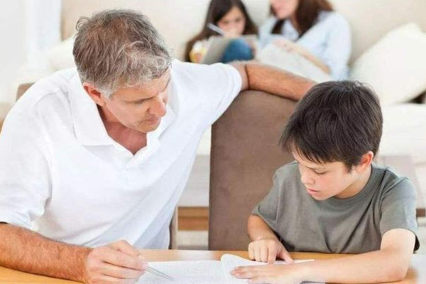 人民網(wǎng)評6歲男童進女廁事件 家長怎么告訴孩子男女有別 人民網(wǎng)評6歲男童進女廁事件 家長怎么告訴孩子男女有別