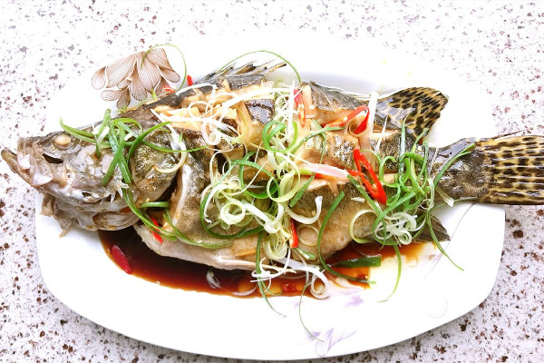 桂花魚(yú)可以煮湯喝嗎 桂花魚(yú)煮湯好還是清蒸好 桂花魚(yú)可以煮湯喝嗎 桂花魚(yú)煮湯好還是清蒸好