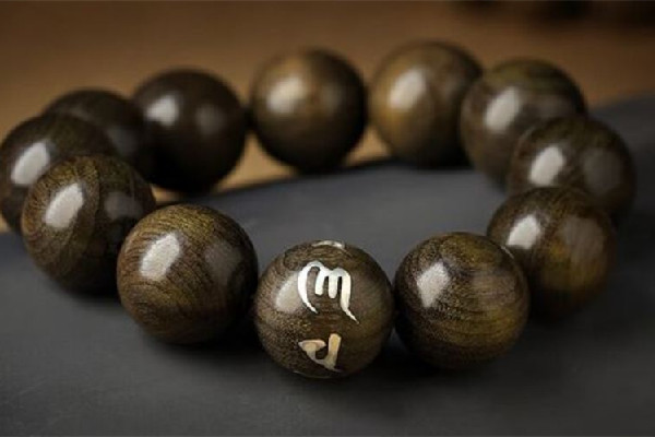 金絲楠木手串佩戴注意事項(xiàng) 金絲楠木手串戴久了會怎樣 金絲楠木手串佩戴注意事項(xiàng) 金絲楠木手串戴久了會怎樣