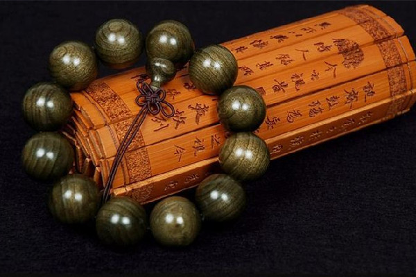 金絲楠木手串香味會一直有嗎 金絲楠木手串香味是淡淡的還是濃的 金絲楠木手串香味會一直有嗎 金絲楠木手串香味是淡淡的還是濃的