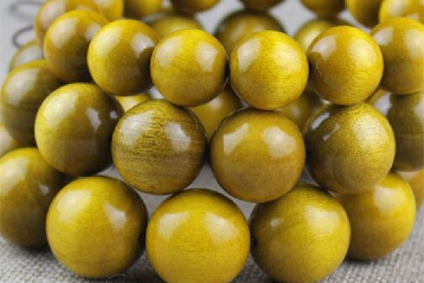 金絲楠木手串的功效與作用 金絲楠木手串可以辟邪嗎 金絲楠木手串的功效與作用 金絲楠木手串可以辟邪嗎