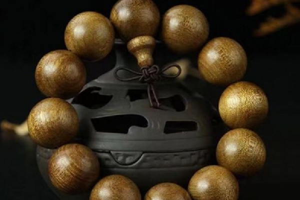 金絲楠木手串怎么盤玩 金絲楠木手串盤多久才有包漿 金絲楠木手串怎么盤玩 金絲楠木手串盤多久才有包漿