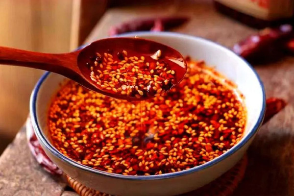辣椒油用粗辣椒面還是細(xì)辣椒面 辣椒油用什么辣椒最香 辣椒油用粗辣椒面還是細(xì)辣椒面 辣椒油用什么辣椒最香