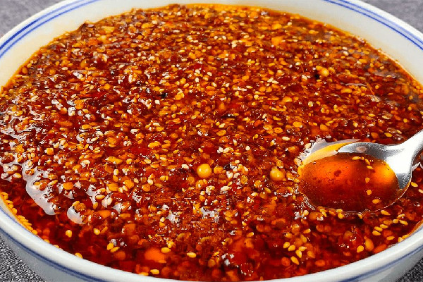 辣椒油和紅油有什么區(qū)別 辣椒油可以用花生油做嗎 辣椒油和紅油有什么區(qū)別 辣椒油可以用花生油做嗎