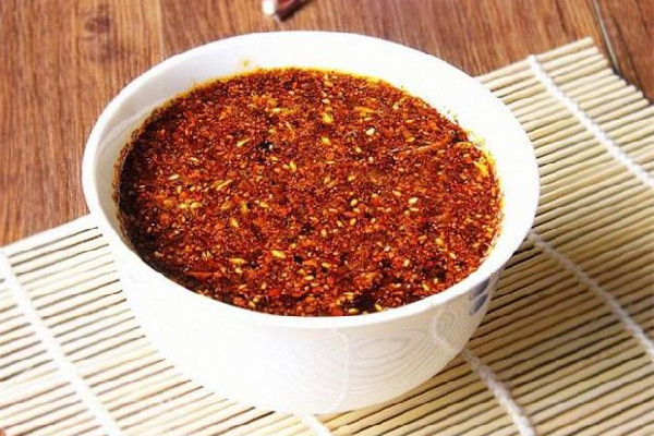 辣椒油放時(shí)間長了還能吃嗎 辣椒油放冰箱里會壞嗎 辣椒油放時(shí)間長了還能吃嗎 辣椒油放冰箱里會壞嗎