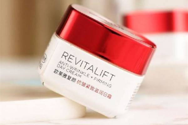 歐萊雅視黃醇日霜好用嗎 歐萊雅視黃醇日霜可以涂法令紋嗎 歐萊雅視黃醇日霜好用嗎 歐萊雅視黃醇日霜可以涂法令紋嗎