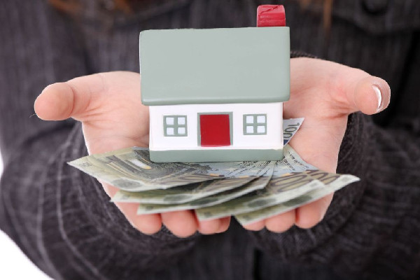 女子花7萬撿漏買下一套房 買房子的流程和需要注意的問題 女子花7萬撿漏買下一套房 買房子的流程和需要注意的問題