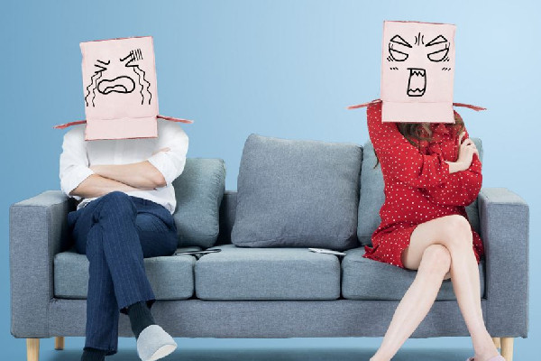 男子與妻子吵架一怒之下砍斷小拇指 夫妻之間有矛盾怎么處理 男子與妻子吵架一怒之下砍斷小拇指 夫妻之間有矛盾怎么處理